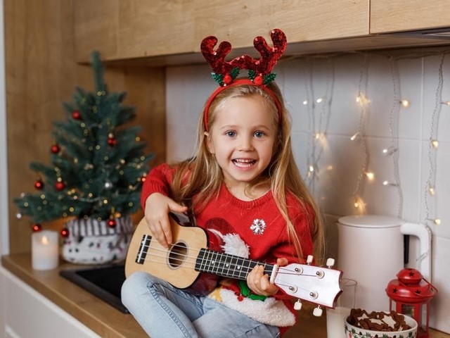 Cómo favorecer el desarrollo del lenguaje en los niños y niñas durante las vacaciones navideñas: juegos, cuentos y actividades